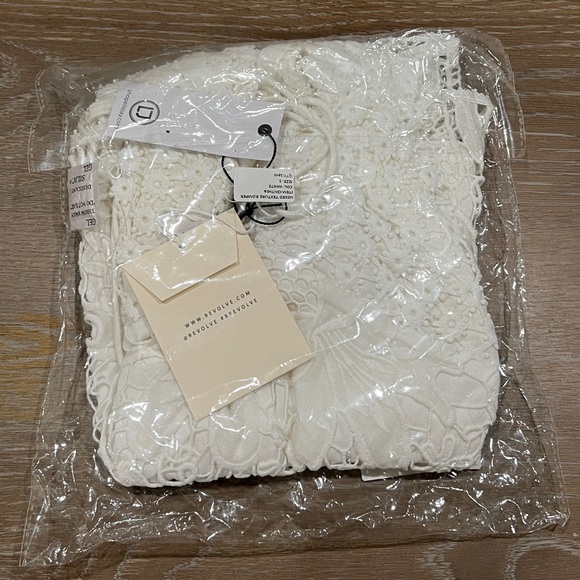 NWT ELLEJAY X REVOLVE Cinthia Romper in White Crochet - Picture 2 of 3